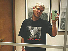 Кокорин показал футболку со своим фото в наручниках и надписью «Потрачено»