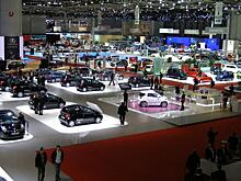 Девушек-моделей на Женевском автосалоне заменят мужчины