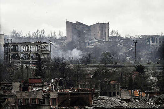 РИА Новости: житель Артемовска заявил, что ВСУ при отступлении подожгли многоэтажку с людьми