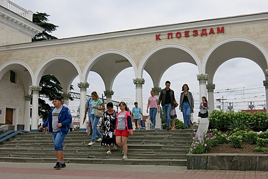 11 поездов в Крым и из него отстали от графика