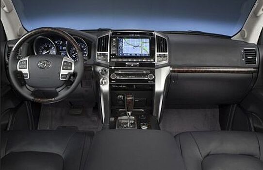 Автолюбитель оценил подержанный Toyota Land Cruiser 200 выпуска 2013 года