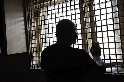 В российских тюрьмах могут запретить сотовую связь