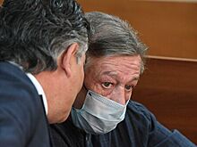 Адвокат Ефремова довел до слез гражданскую жену Захарова