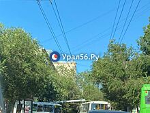 В Оренбурге на улице Ленинской в упал столб