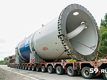 На прикамской трассе автопоезд с гигантскими баками оборвал провод ЛЭП