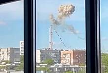 Россия ударила по телебашне Харькова с оборудованием для ПВО. Жители сняли на видео, как рухнула часть вышки