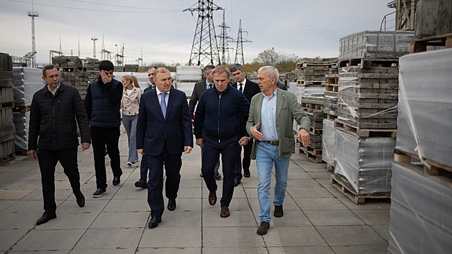 Глава Адыгеи посетил ведущее предприятие по производству тротуарной плитки