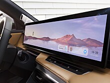 Китайский Roewe RX5 получил гигантский экран, который можно двигать