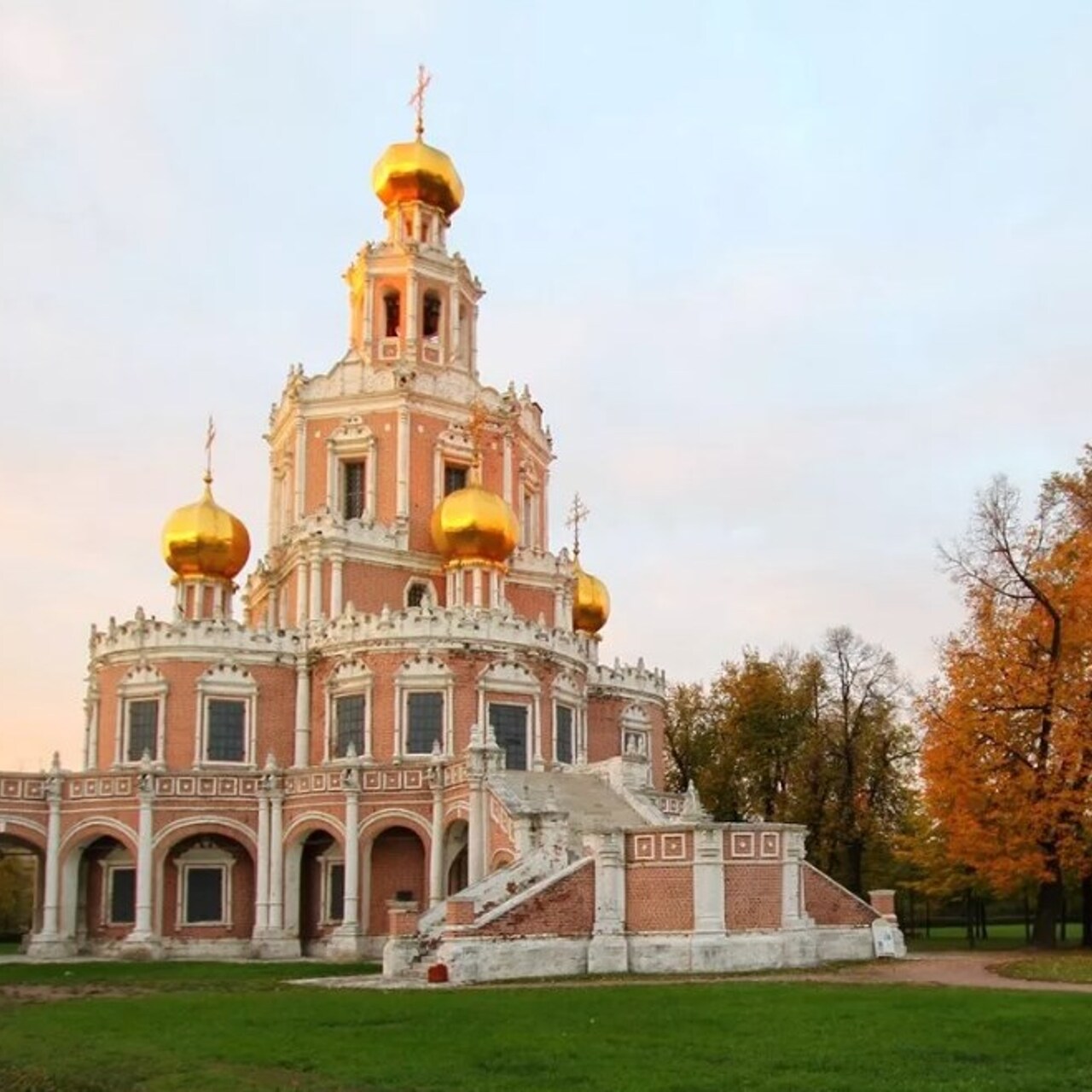 Церковь покрова пресвятой богородицы в филях. Церковь покрова богородицы в филях. Храм покрова пресвятой богородицы в филях. Церковь в филях нарышкинское барокко. Храм в филях нарышкинское барокко.