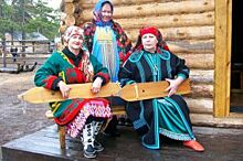Участников фестиваля «Финно-угорская весна» научили играть на санквылтапе