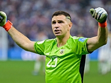 Эмилиано Мартинес выиграл трофей Льва Яшина