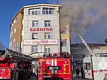 Пять человек пострадали при возгорании торгового центра в российском городе