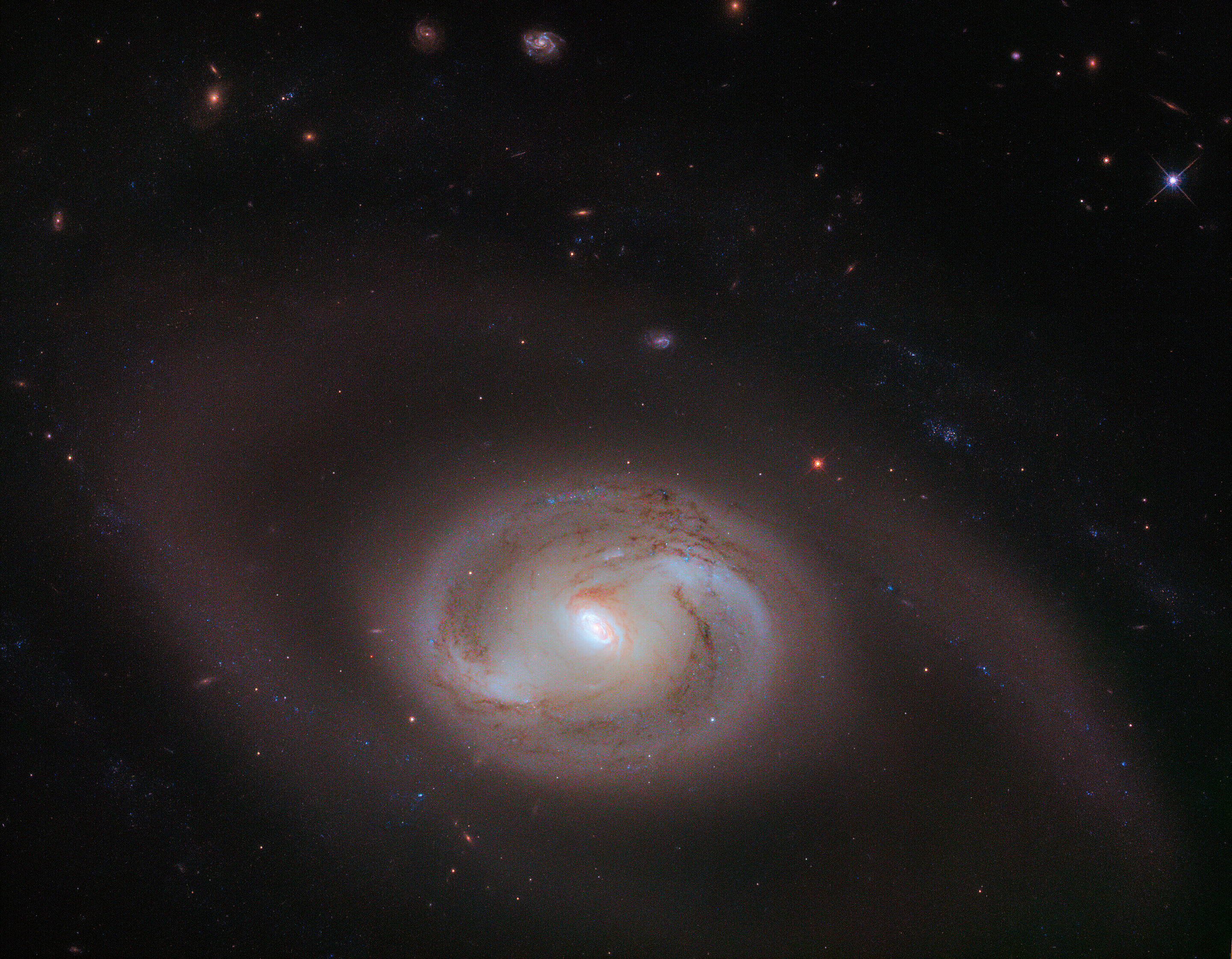 «Хаббл» наблюдает спиральные галактики, вложенные одна в другую, словно матрешки