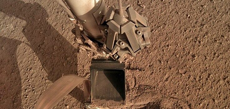 Марсианский модуль ударил себя лопатой