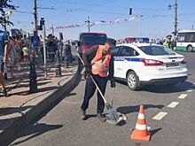 В Петербурге дорожники завершили уборку после Дня ВМФ