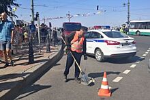 В Петербурге дорожники завершили уборку после Дня ВМФ