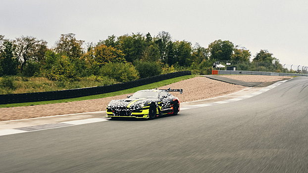 Загадочный концепт Mercedes-AMG GT с мотором V8 дебютировал на Нюрбургринге