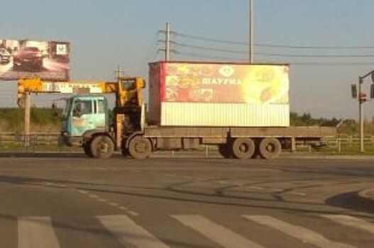 Ларёк с шаурмой оборвал провода на Северо-западе Челябинска