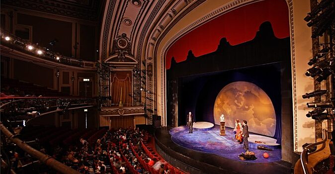 Парижская опера и Озерная сцена Брегенцкого фестиваля: 5 самых красивых театров