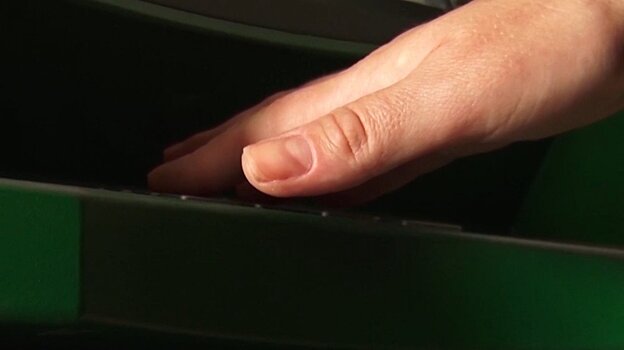 Пензячка перевела 2,5 млн рублей на 13 чужих счетов