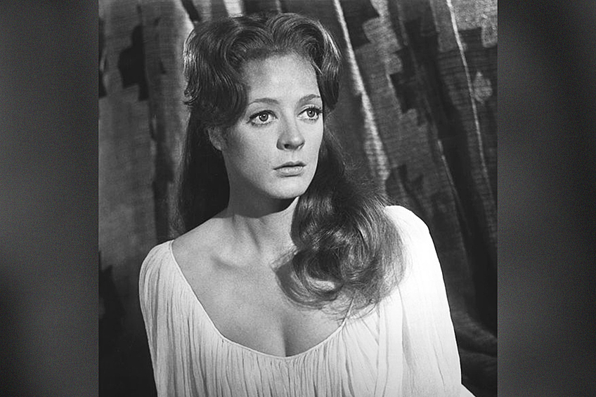 Ее театральный дебют состоялся в 18 лет, когда она сыграла Виолу в «Двенадцатой ночи» Шекспира. Позже она сыграет немало шекспировских образов. Например, в 1965 году Дездемону в «Отелло».