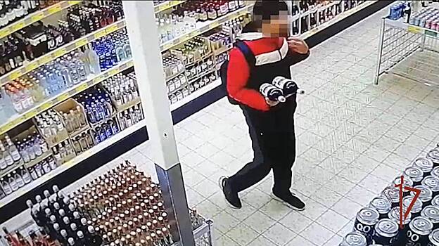 Вор-рецидивист украл шесть бутылок с алкоголем из магазина в Подмосковье