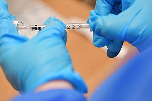 В России создадут вакцину от любой мутации COVID-19