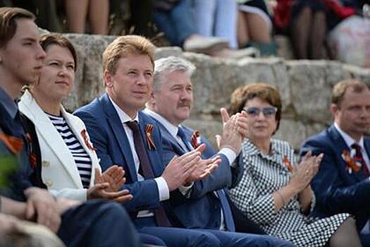 Жители Севастополя спели гимн вместе с артистами Мариинского театра