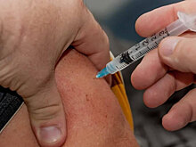 Работодатели раздают сотрудникам за вакцинацию снегоходы и путевки