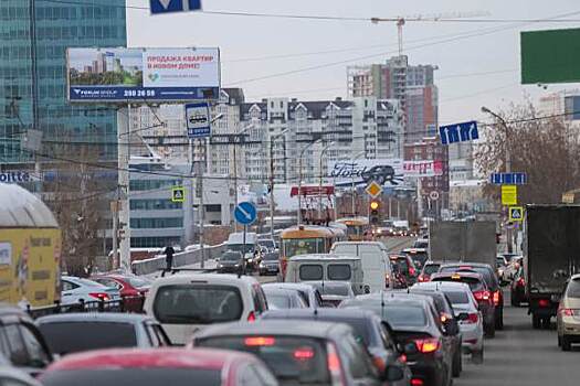 Многокилометровые пробки сковали Челябинск