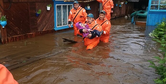 В Приангарье власти заметили рост цен на воду и продукты на фоне паводка