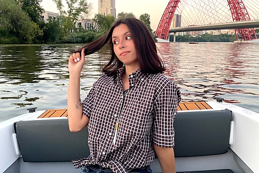 Поклонник в костюме Человека-паука залез в окно квартиры певицы Доры