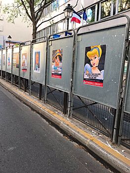 Во Франции Золушка и Пиноккио заменили на плакатах кандидатов в президенты