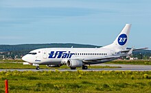 В Тюмени стремянкой повредили фюзеляж самолета Utair