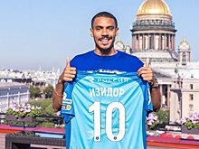 «Зенит» официально представил Изидора в фирменном магазине на Невском проспекте