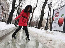 Россиянам посоветовали натереть обувь наждачкой