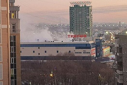 Пожар возник на складе в центре российского мегаполиса