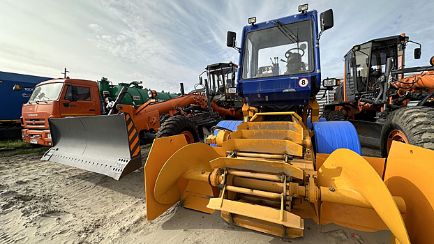 Новая уборочная техника пополнила автопарк Тазовского района. ФОТО