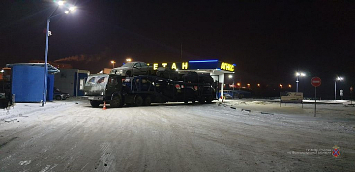 В Волгоградской области водитель КАМАз попал под колеса собственного грузовика