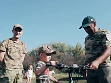 Бойцы сделали сюрприз курскому мальчику, каждый день провожающему их в бой