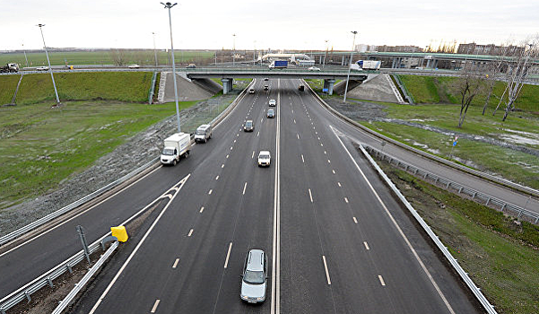 На российских платных дорогах запустили оплату единым транспондером