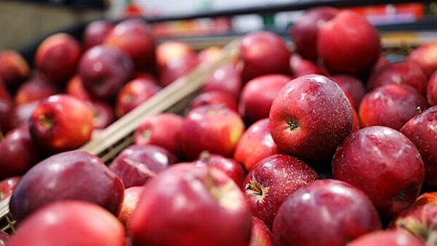 В России запретили ввоз томатов и яблок из Азербайджана