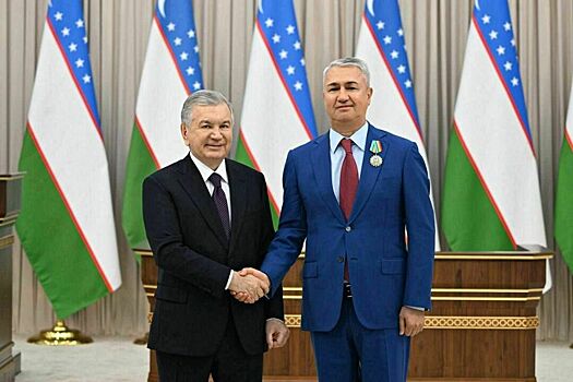 Президент Узбекистана наградил Рахима Азимова Орденом «Дустлик»