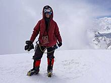 Россиянка сломала ногу при спуске с самой опасной горы СССР. Восемь дней она в снежном плену без еды и воды. Успеют ли ее спасти?