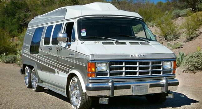 Уникальный трёхосный фургон Dodge 1991 года был продан на eBay