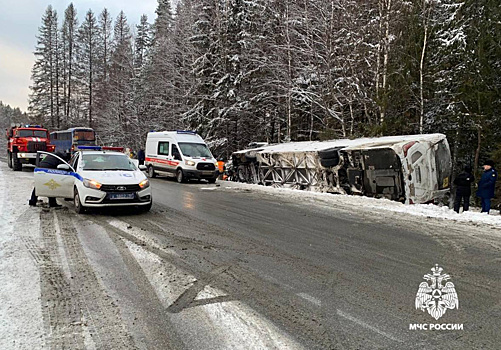 Туристический автобус перевернулся в Карелии, среди пострадавших дети. Прокуратура начала проверку после ДТП