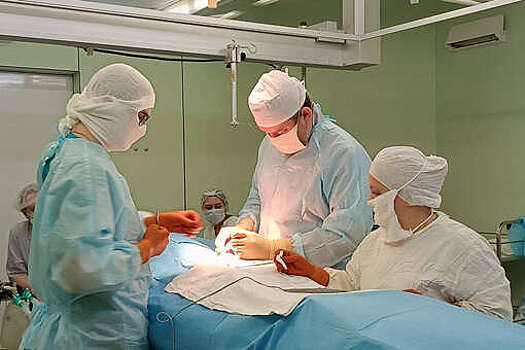 В Югре врачи удалили у 15-летней пациентки 8-килограммовую опухоль