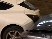 В Курске седан врезался в припаркованную «Опель Астра»