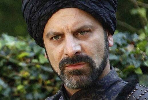 Звезду «Великолепного века» приговорили к тюремному сроку за избиение возлюбленной