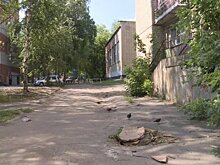 Раздавленная горловина люка на Рахманинова поджидает жертву